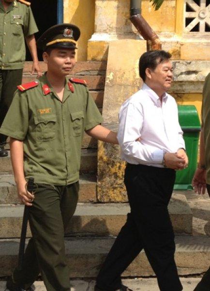 Cựu Chủ tịch UBND huyện Hóc Môn bị tăng án lên 20 năm tù